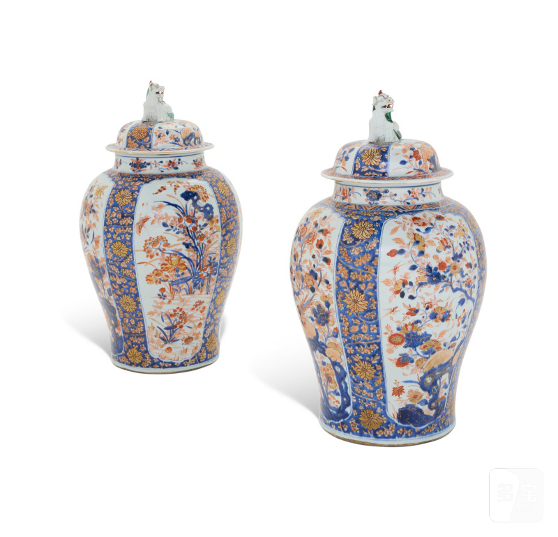 PAIRE DE GRANDE POTICHES COUVERTES EN PORCELAINE IMARI  CHINE, DYNASTIE QING, ÉPOQUE KANGXI (1662-1722) - 图2